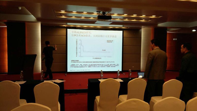 成人教育网上平台的价格并非一成不变，其构成因素主要包括以下几个方面：